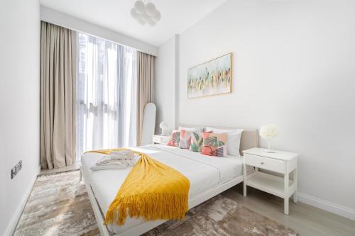 Modern 2 BR in Al Jaddaf - Tap to explore photos