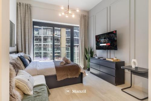 Elegant Studio w Balcony View near Downtown Dubai - Tap to explore photos