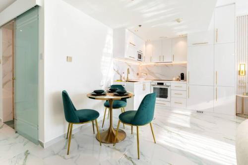 Lux apartments x Dubai studio 22 - Tap to explore photos