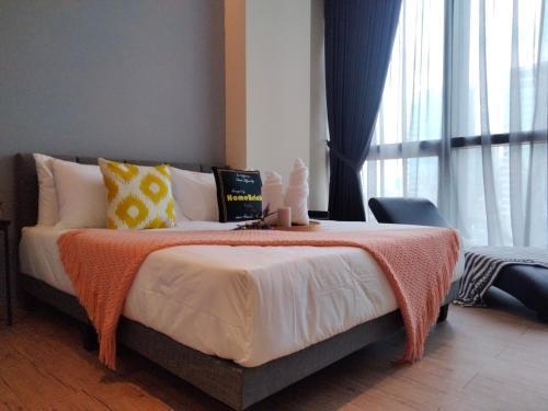 Bangsar Trade Center Studio 4pax I HomeBrickz - Tap to explore photos
