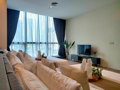 Bangsar Trade Center Studio 4pax I HomeBrickz - Tap to explore photos