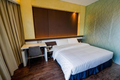 Epoch Hotel Room Type - Deluxe Double Room with Balcony