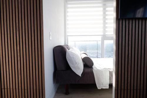 Modern luxury Waterfront Condo - Tap to explore photos