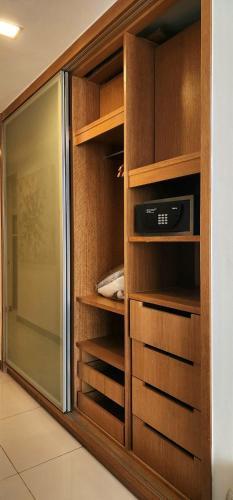 SUPER KING BED STUDIO walking distance to Petronas Twin Tower - Tap to explore photos