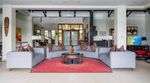 Diamond View Villa - Infinity Pool, Jacuzzi & Sunset Views - Tap to explore photos