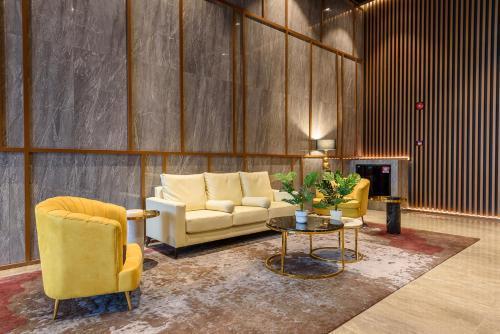 Tallest Concept Theme Suite KLCC - Tap to explore photos