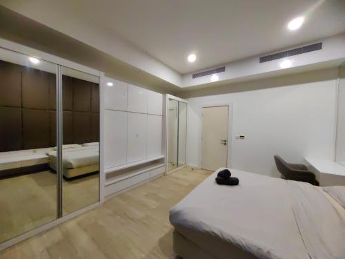 M City 2 DUPLEX BEDROOM KLCC - Tap to explore photos