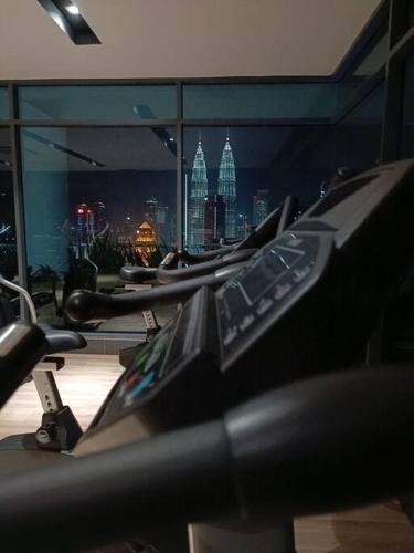 CL 95B Modern studio Infinity Pool KLCC View - Tap to explore photos