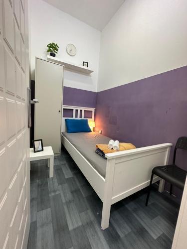 Restful Partition Room Near Mashreq Metro - Tap to explore photos