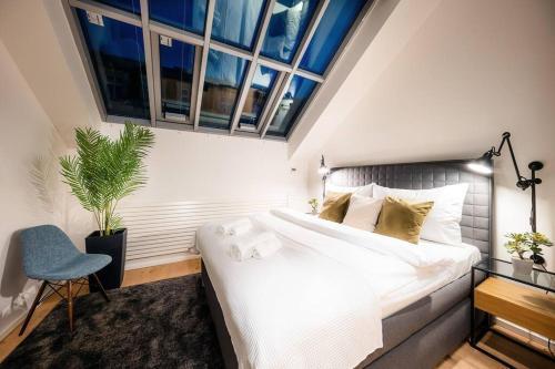 5BR+2Bath Old Town Industrial Penthouse, A/C - Tap to explore photos