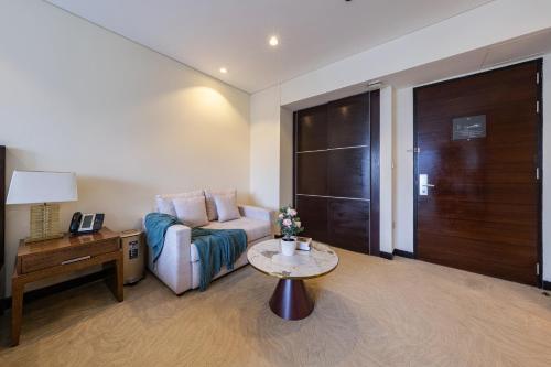 Luxury Address Res Dubai Marina 1BR- 2514 - Tap to explore photos