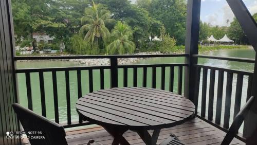 Villa Dalam Laut 538 - Tap to explore photos