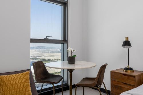 Waves - Stylish 13th-Floor Studio with Top-Notch Amenities - Tap to explore photos