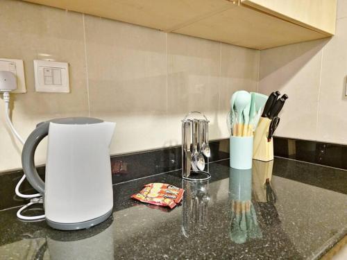 HARF5110-Luxury 1BR w pool & GYM - Tap to explore photos