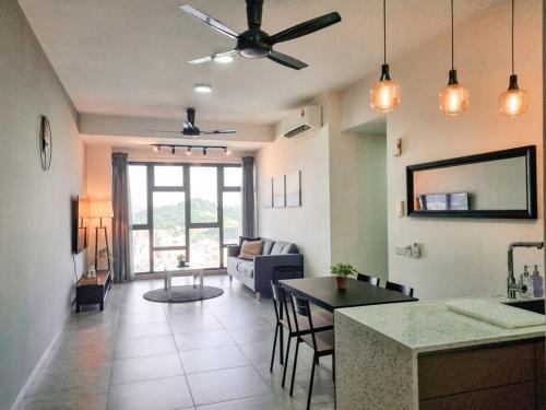 Cozy 3BR -2-8pax- 65 TV near MidValley-Pavilion 2 - Tap to explore photos