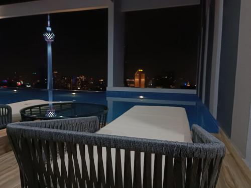 COL 25B KLCC Infinity Pool View Studio - Tap to explore photos