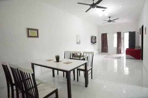 Al Falah Homestay - Tap to explore photos