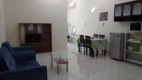 Vue Residence Servis Suite 3 pax Studio - Tap to explore photos