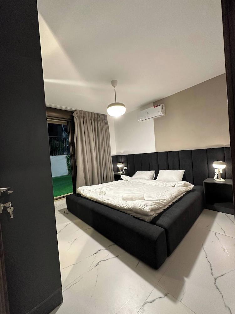 Stylish Luxe Apartment Fr 0003 Room Type - Apartment, 1 Bedroom, Accessible, Smoking