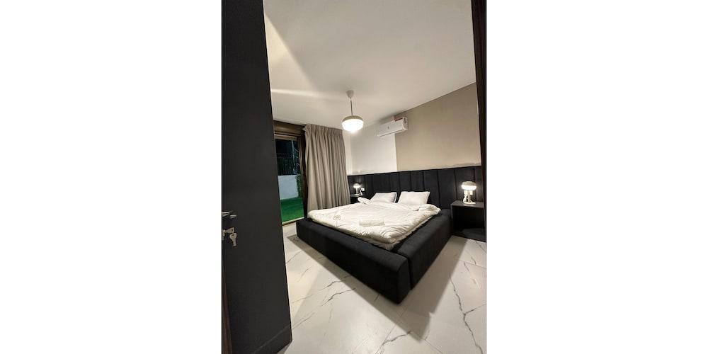 Stylish Luxe Apartment Fr 0003