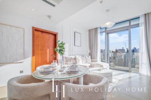 LUX The Marina Gate Sea View Suite 2 - Tap to explore photos