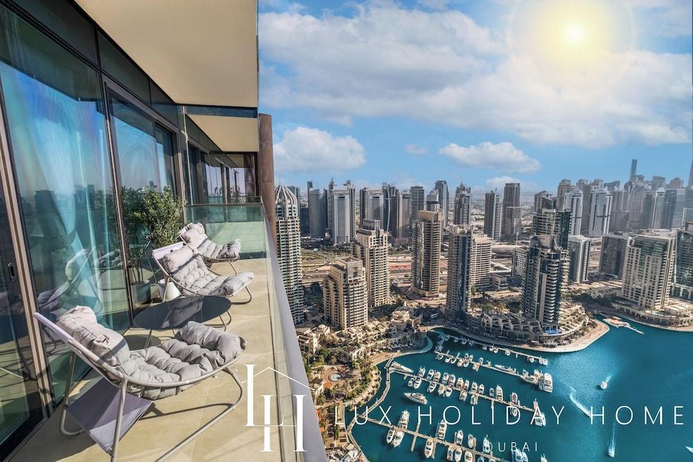 LUX The Marina Gate Sea View Suite 2