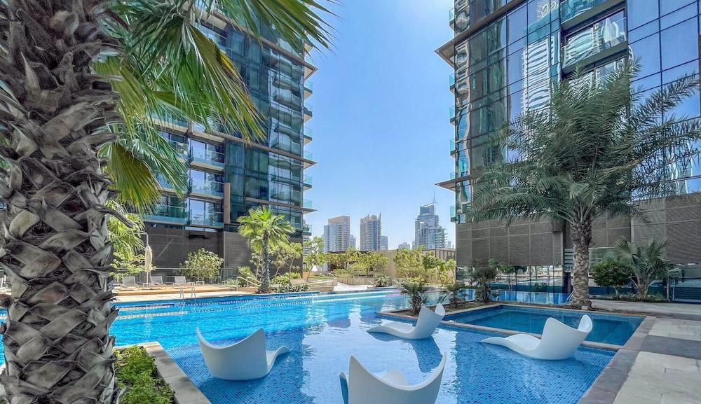 LUX The Marina Gate Sea View Suite 2 - Tap to explore photos