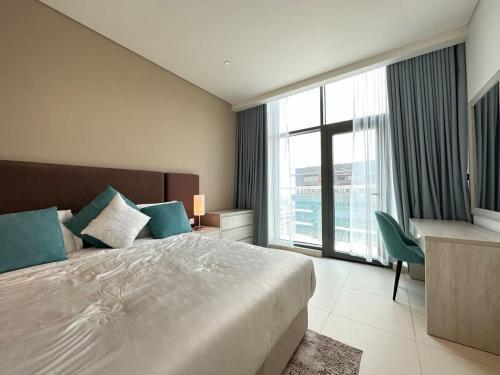 Luxury 1BR , Stunning Palm Views , Pool & Beach - Tap to explore photos