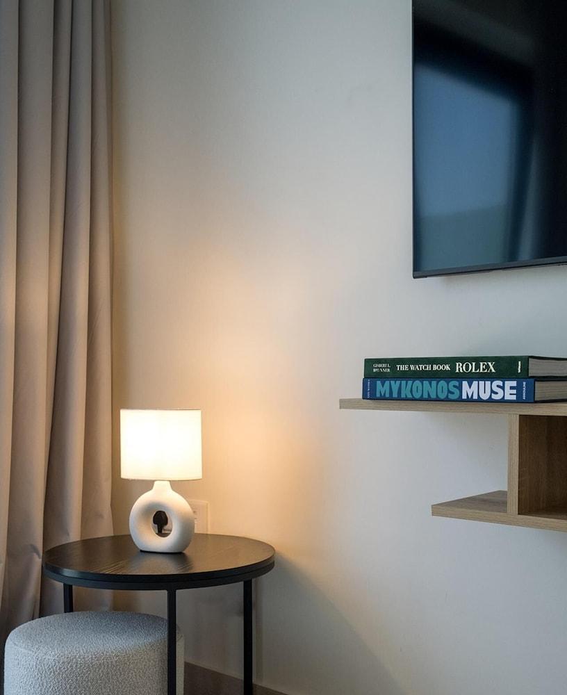 Comfortable Studio 10mins Away From Dubai Mall - Tap to explore photos