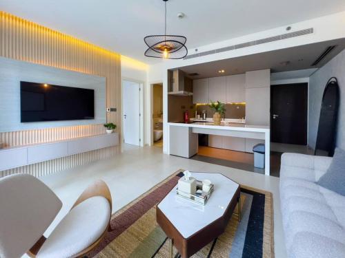 Modern 1BR Panoramic View, West Avenue - Tap to explore photos