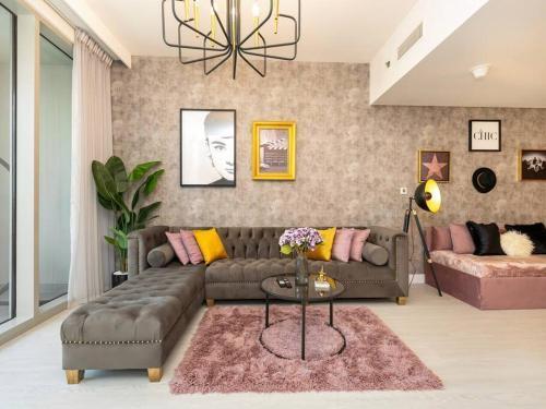 Panoramic Full Fountain,Opera& burj Sky View 4BR APT - Tap to explore photos