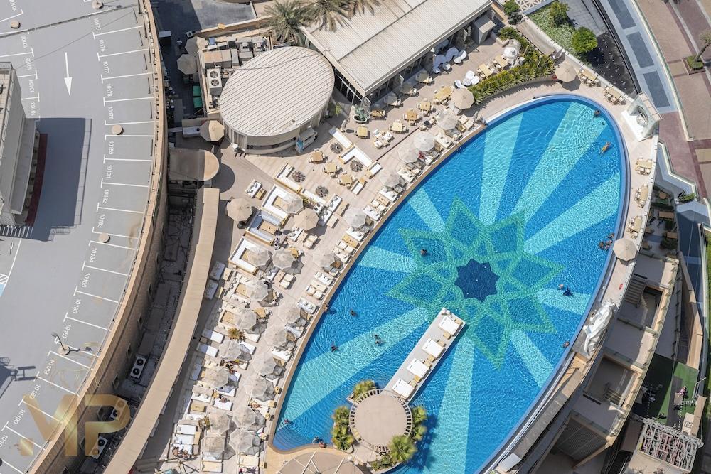 Marco Polo - Chic 1BR in Marina Hub | Expansive Balcony - Tap to explore photos