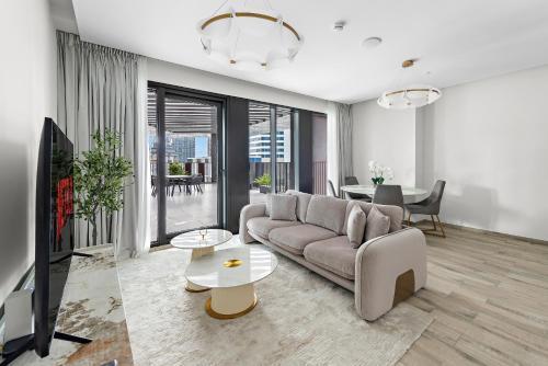 VayK - Chic, Modern One-Bedroom Apartment with Terrace - Tap to explore photos