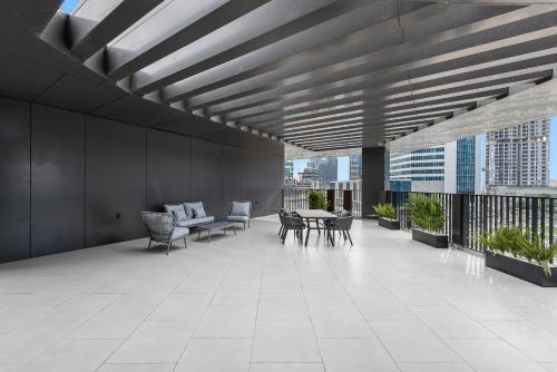 VayK - Chic, Modern One-Bedroom Apartment with Terrace - Tap to explore photos