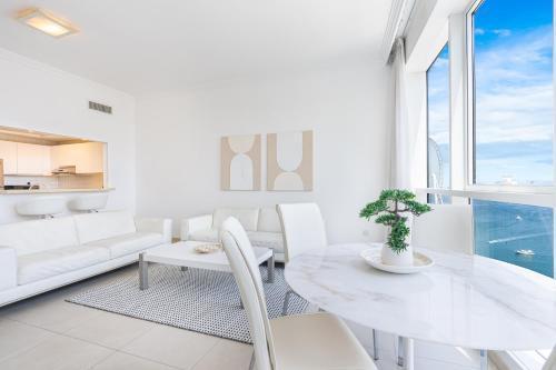 Lux Home with Direct Beach Access in Al Bateen - Tap to explore photos