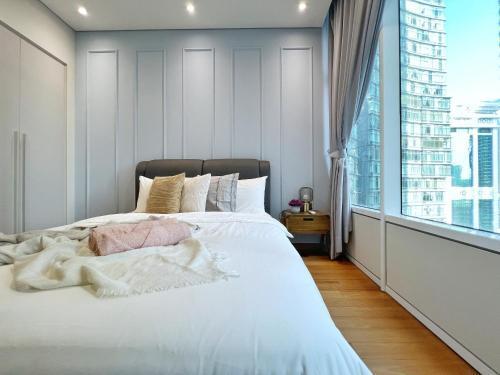 Sky Suites Calm 2BR Suite at KLCC - Tap to explore photos