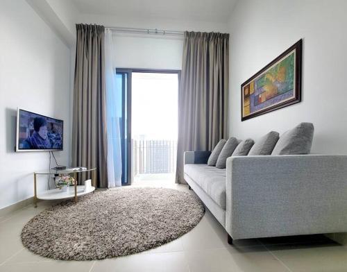 COL25A KL Tower Balcony 1Bedroom & Infinity Pool KLCC View - Tap to explore photos