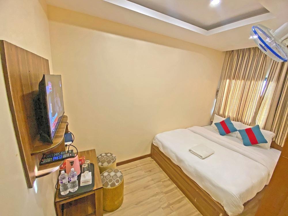 hotel airport holiday Room Type - Deluxe Studio Suite, City View