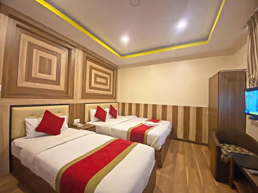 hotel airport holiday Room Type - Deluxe Double or Twin Room, Balcony, City View