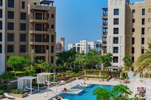 Spacious 4BR in Madinat Jumeirah Living - Tap to explore photos