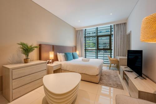 Vacationer Holiday Homes I Chic Studio I Palm Jumeirah I Close to West Beach l Palm Jumeirah - Tap to explore photos