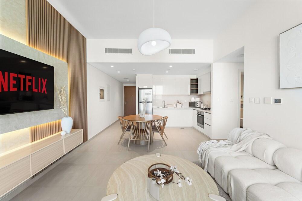 Modern 1Bed Less than 2km Walk from Burj Khalifa - Tap to explore photos