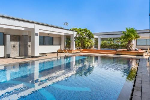 DIFC Downtown Dubai - Exclusive 1 BR - Tap to explore photos