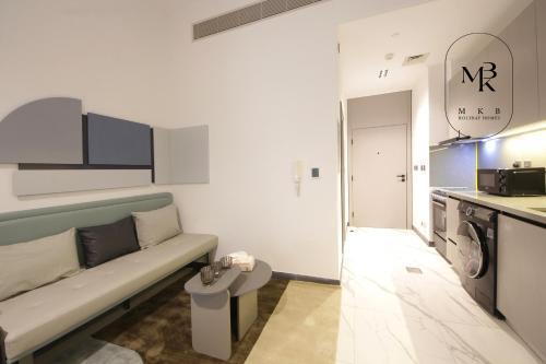 Spacious Studio Apartment- Meydan City 900 - Tap to explore photos