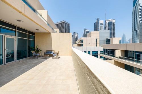 1BR with Study City View Bay Square