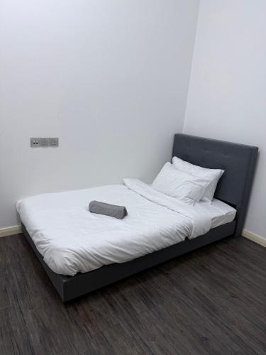 Cozy Downtown 2BR at M Suites, Embassy Row - Tap to explore photos