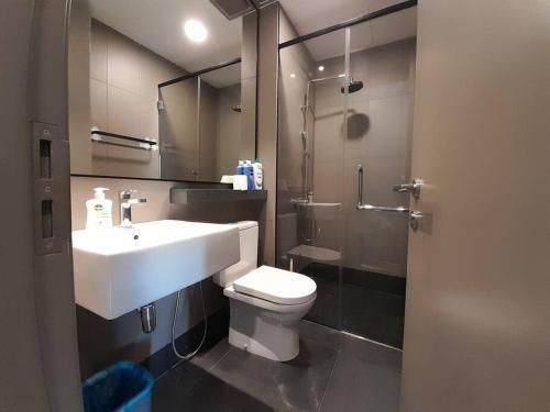 Bloomsvale Residence 2 Bedroom Deluxe Suite Old Klang Road - Tap to explore photos