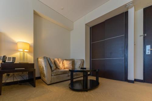 Kempinski Central Avenue Studio with Marina Views - Tap to explore photos
