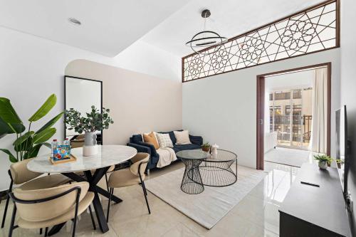 Silkhaus Stylish 2BDR | Pantheon BLVD Tower - Tap to explore photos