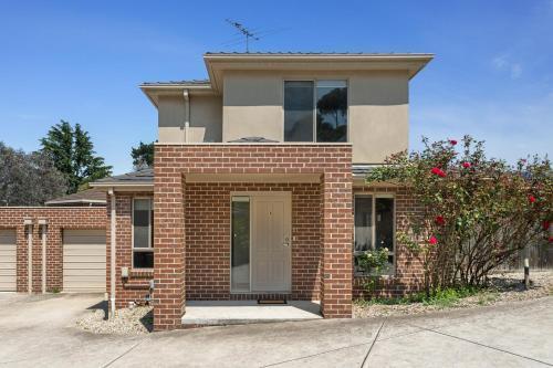 Airport West Stunner by Ready Set Stay